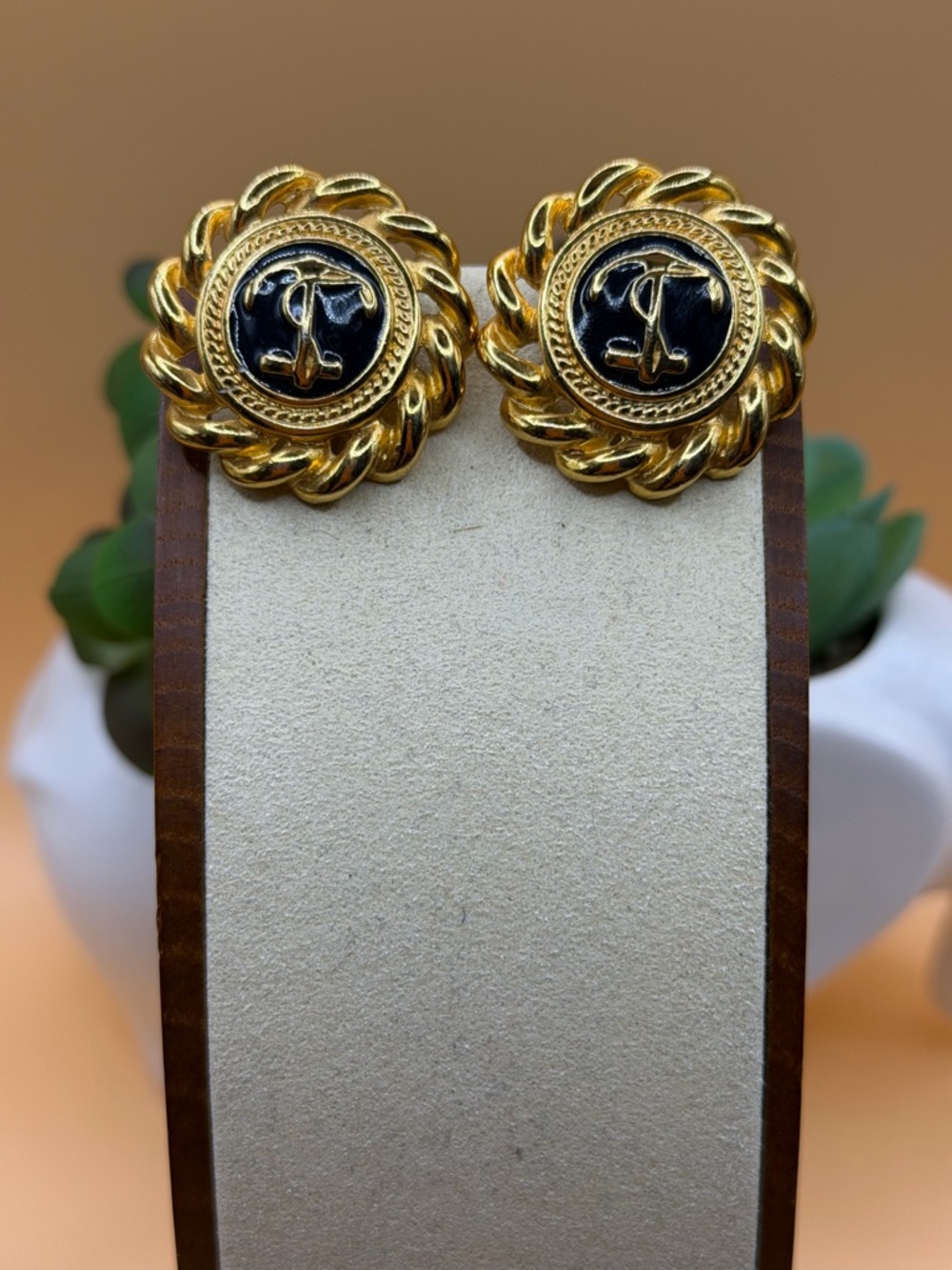 Gold-Tone Black Enamel Rope clip on Earrings vintage